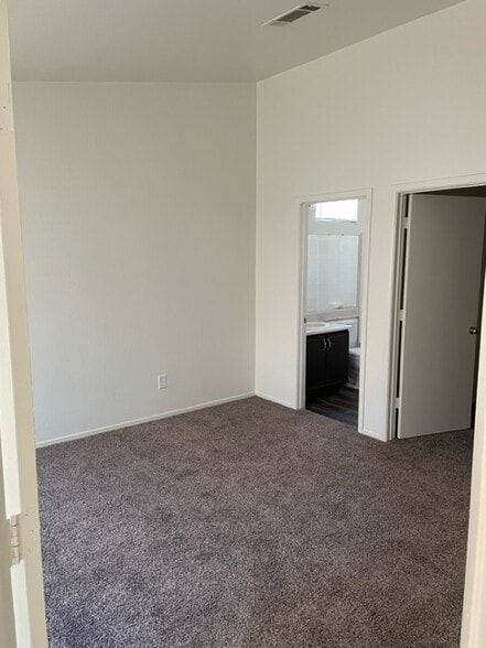 Building Photo - 436 W Azure Ave