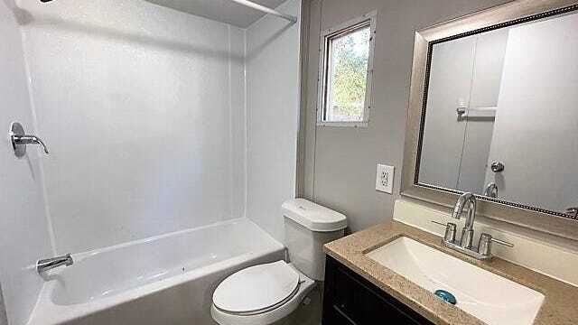 Building Photo - 434 Sherman Dr