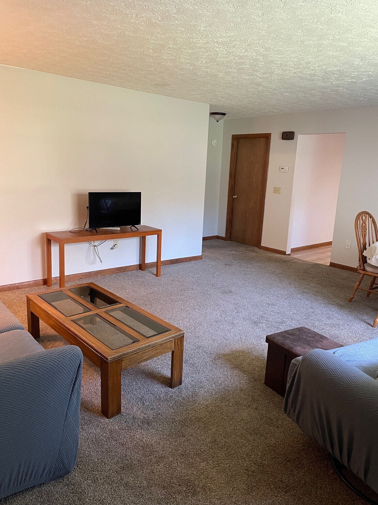 Living Rm - 1053 W 10th St