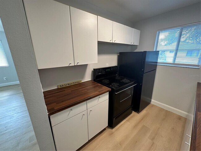 Building Photo - 1835 Bough Ave