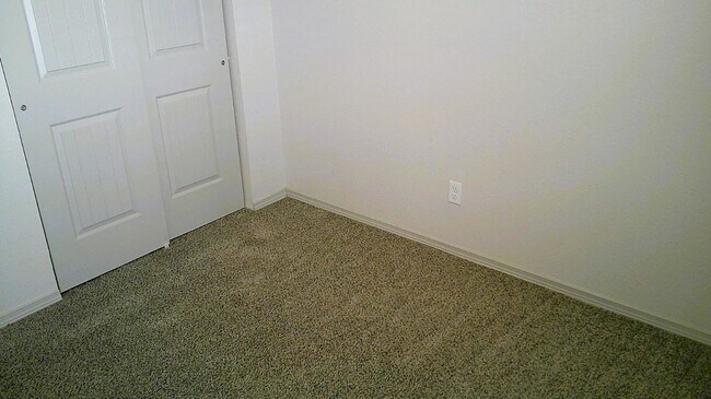 Building Photo - Immaculate Single Level Northeast Home With Refrigerated Air Located In Quiet Neighborhood