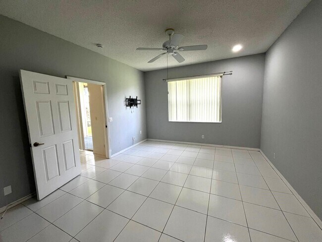 Building Photo - 3166 Via Poinciana