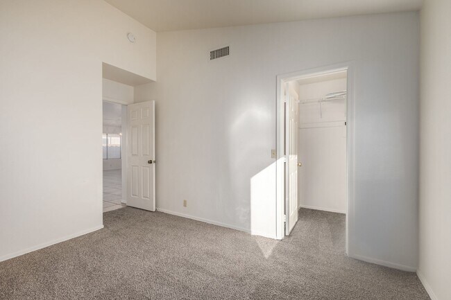 Building Photo - Spacious 3 Bed, 2 Bath Home in Peoria - Your Perfect Home Awaits!