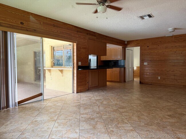 Building Photo - 2040 Trinidad Ct