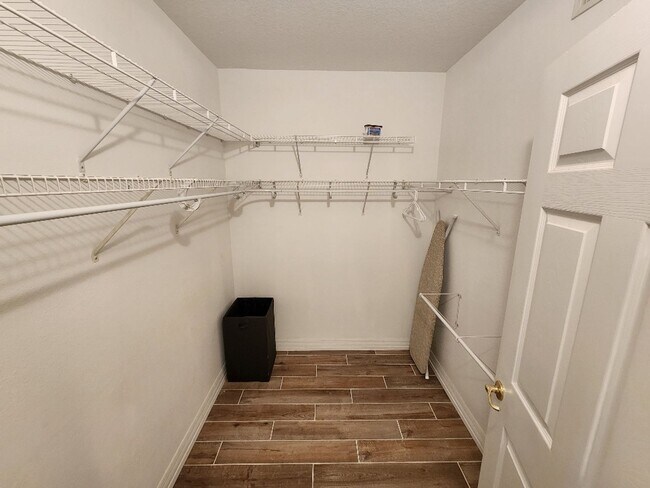 Building Photo - Beautiful Ocean Walk Condo Available April 10, 2026