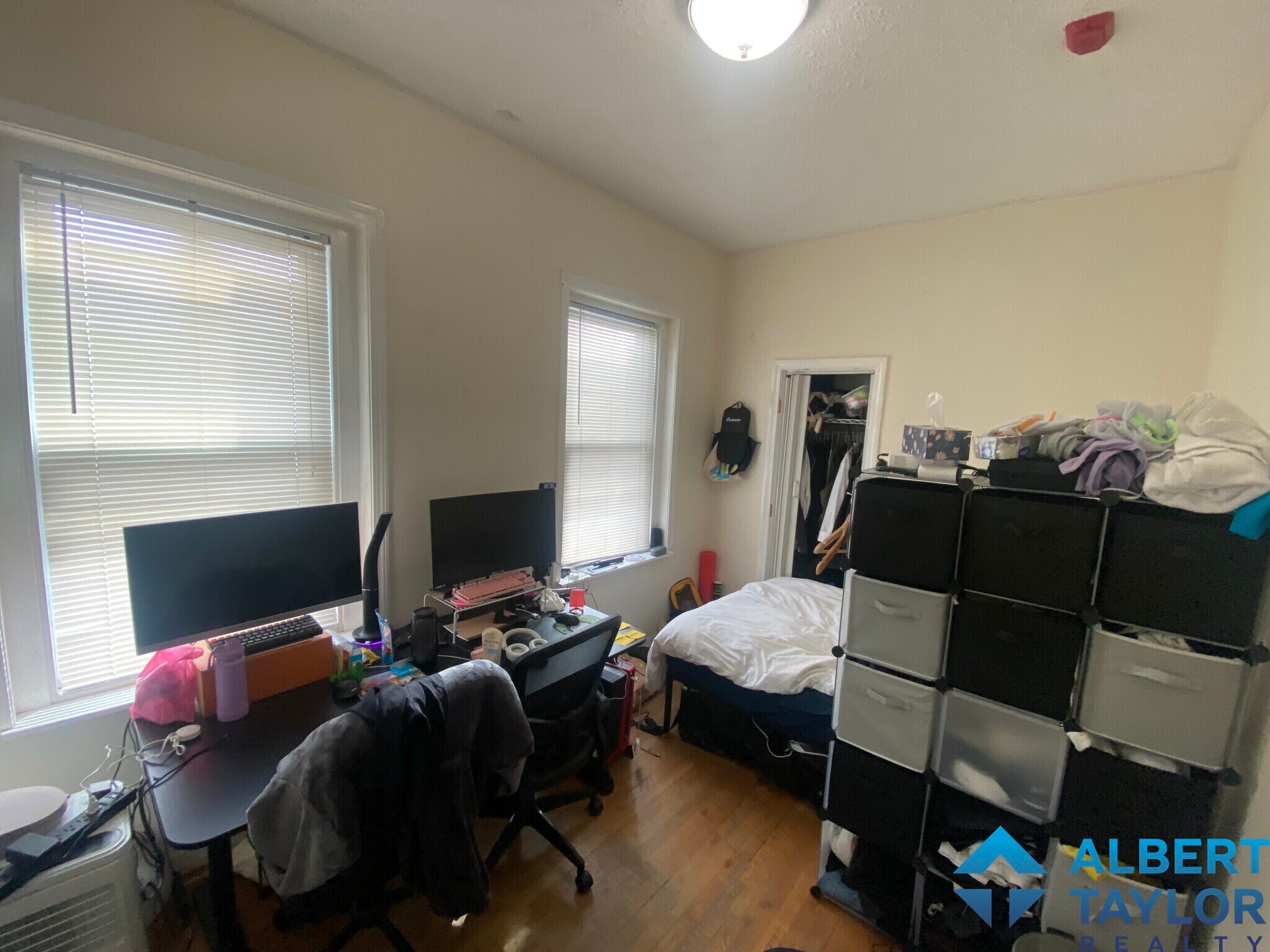 Building Photo - 466 Park Dr