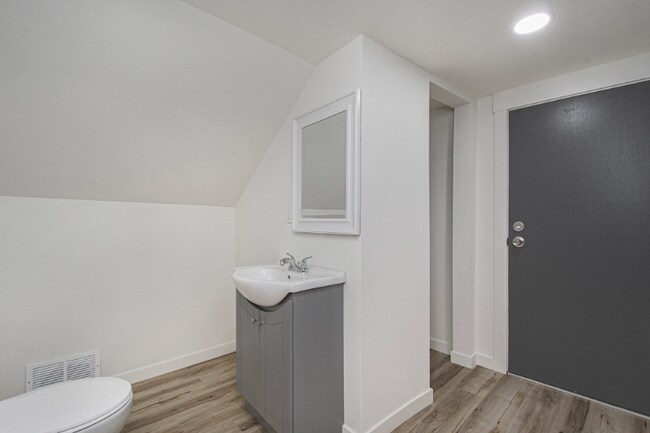 Building Photo - 1036 Park St SW