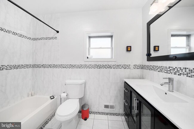 Building Photo - 1236 Snyder Ave