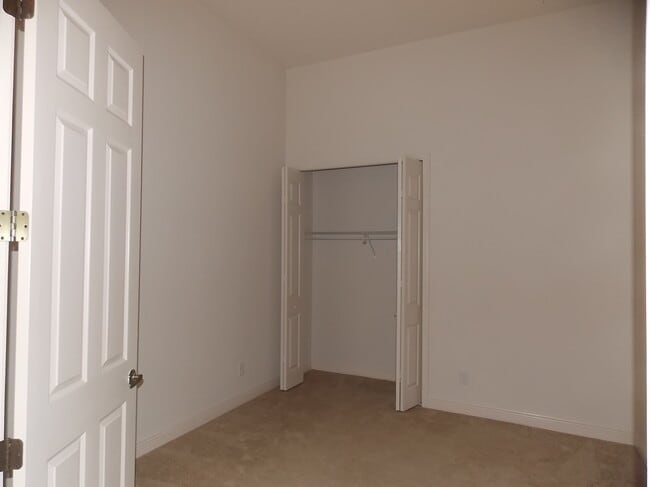 Building Photo - 1271 W Skyview Crossing Dr