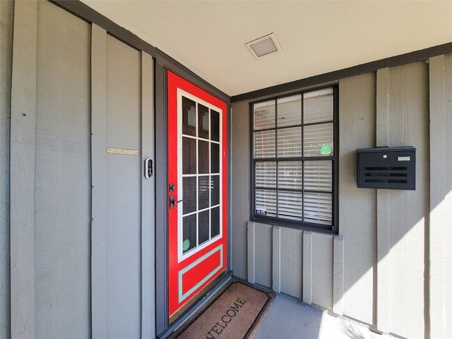 Building Photo - 9506 Vogue Ln