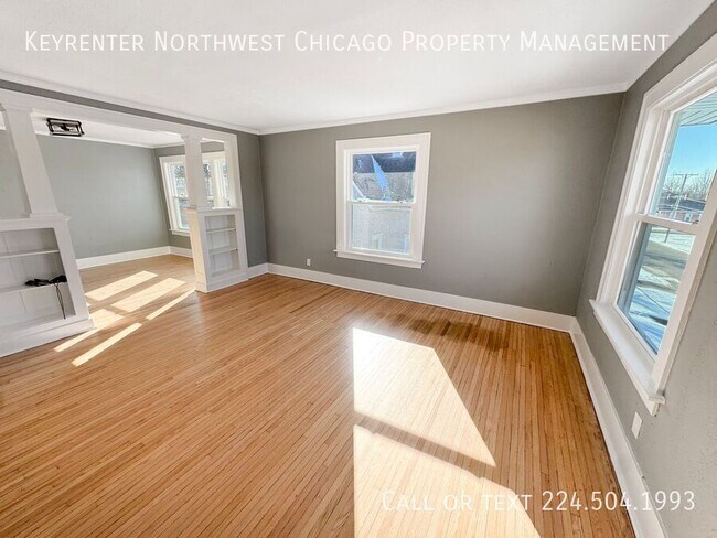 Building Photo - 471 Center St