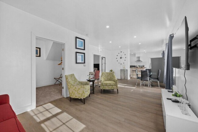 Building Photo - 4878 Tarnow St