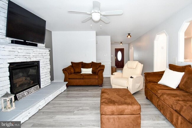 Building Photo - 10049 Meleen Dr