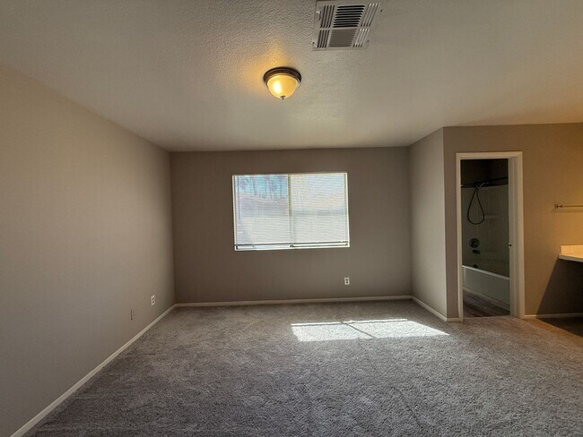 Building Photo - Townhome for Rent