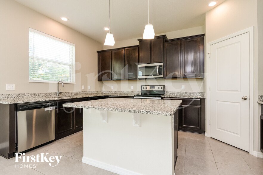 Building Photo - 14291 Seranoa Dr
