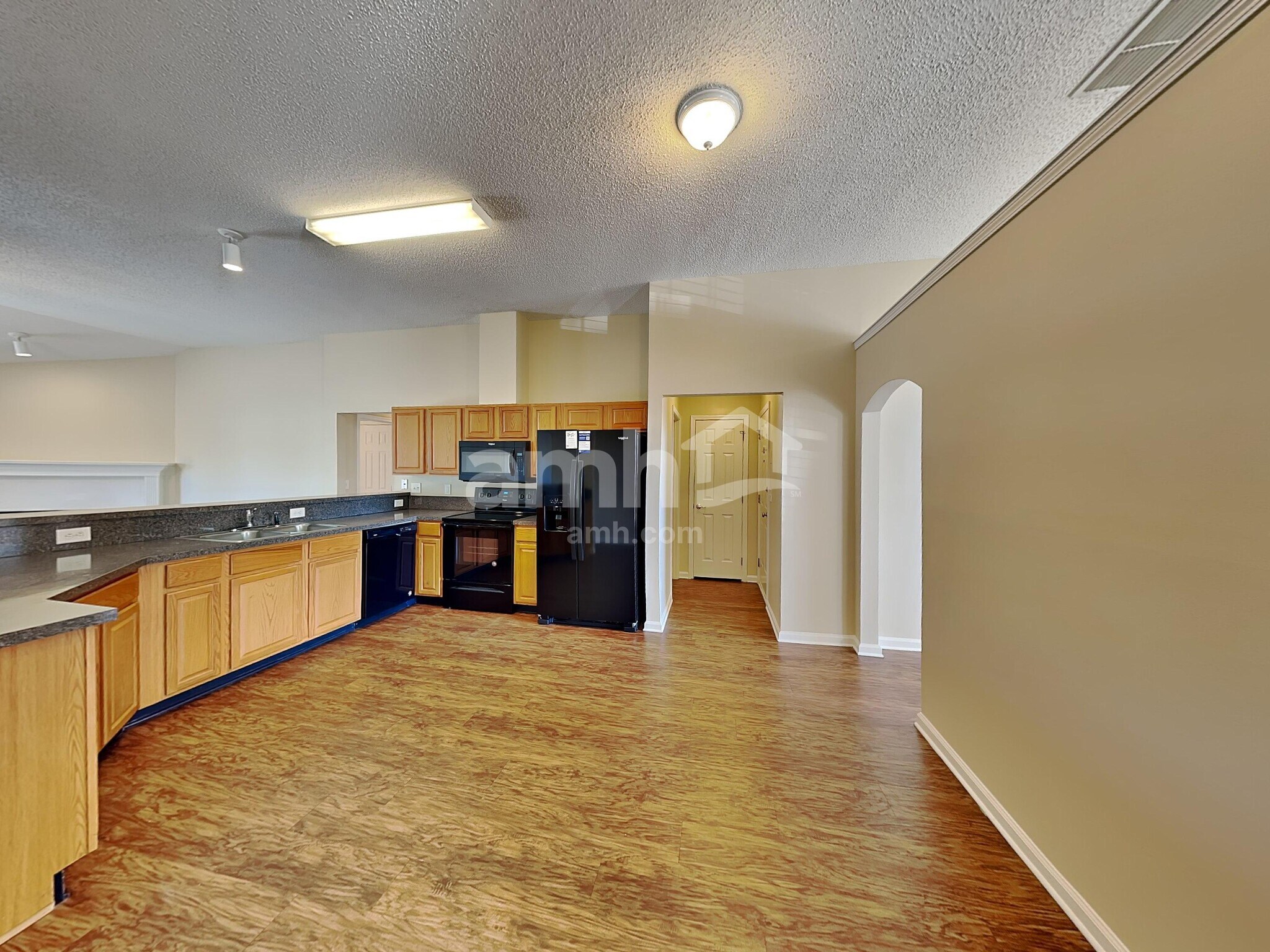 Building Photo - 468 Hillside Dr