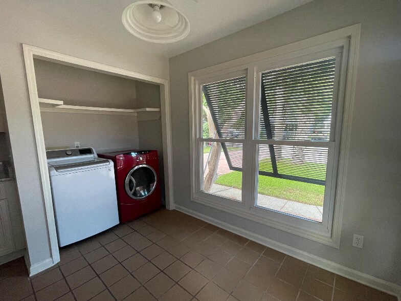 Building Photo - 1513 Privateer Dr