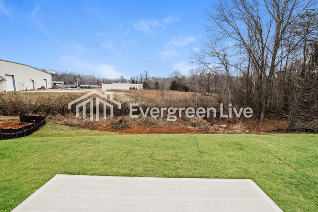 Building Photo - 5543 Hydrangea St