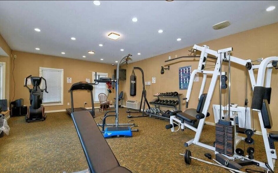 Building Photo - 731 N Hite Ave