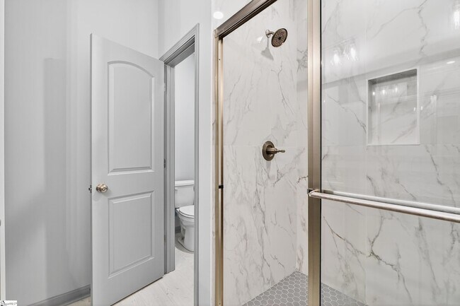 Building Photo - 404 Fairfield St