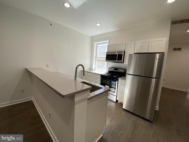 Building Photo - 528 N 34th St