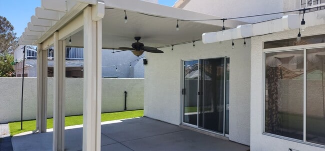 Building Photo - Spacious 4-bedroom Home Available in Desert Shores!