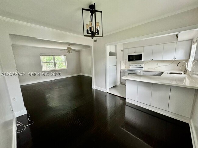 Building Photo - 7740 SW 54th Ct