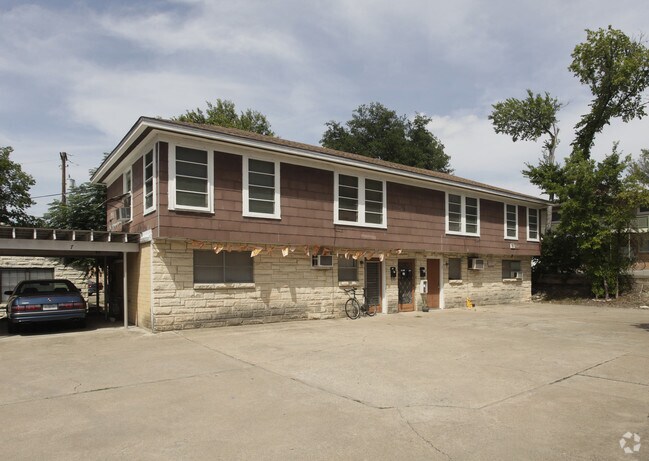 Primary Photo - 300 E 33rd St