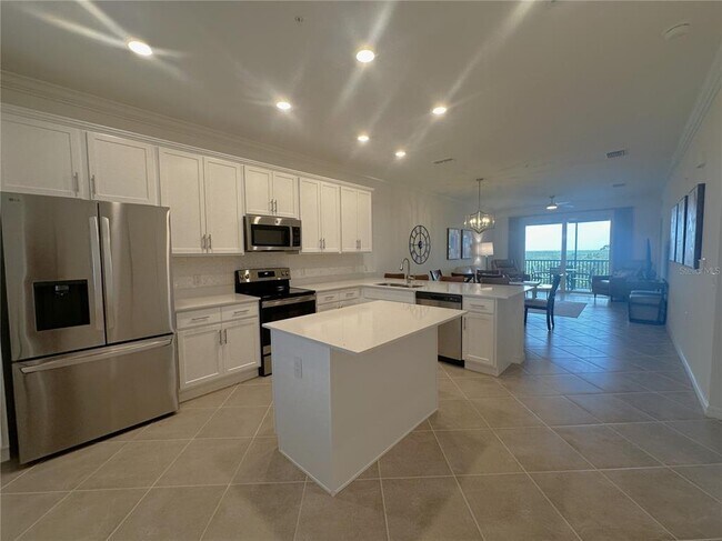 Building Photo - 14121 Heritage Landing Blvd