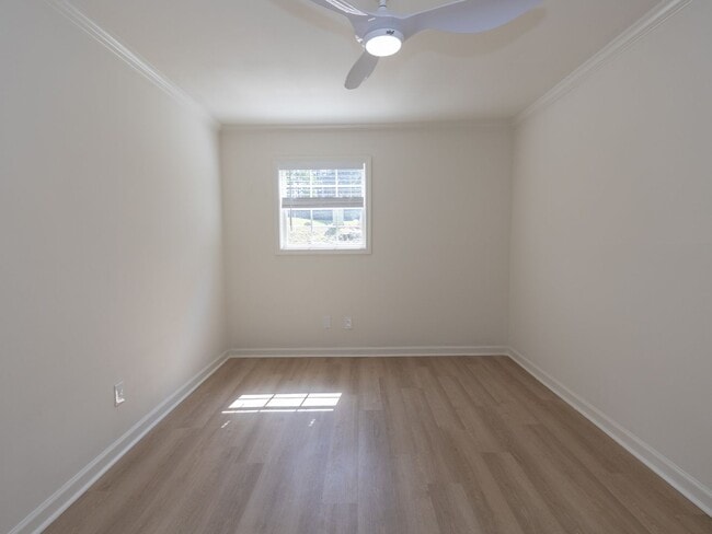 Building Photo - RENOVATED - 2BR/1BA FOR RENT