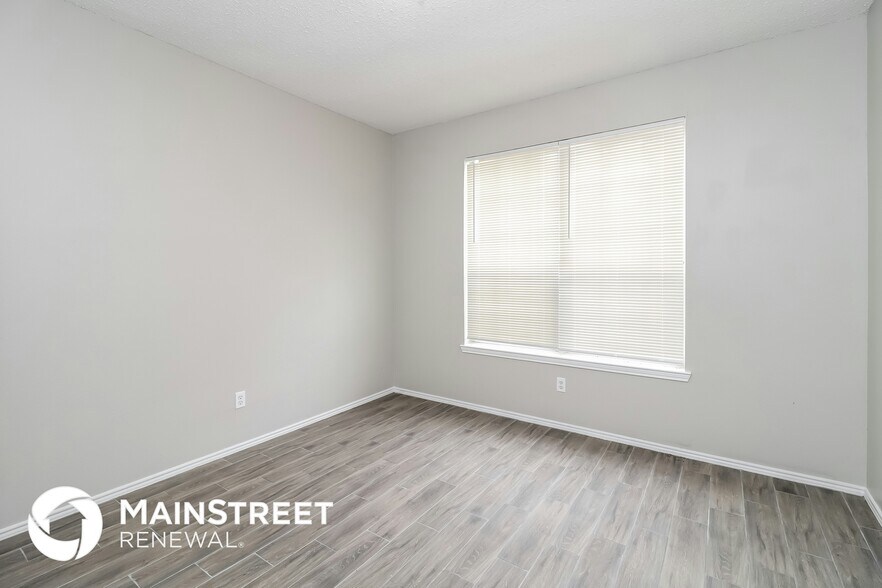 Building Photo - 305 Arbor Glen Dr