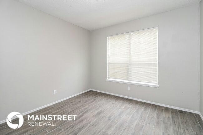 Building Photo - 305 Arbor Glen Dr