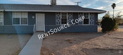 Building Photo - 3 Bedroom Duplex for Rent in Barstow