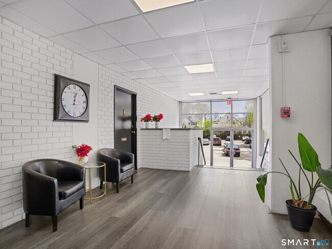 Building Photo - 87 Glenbrook Rd