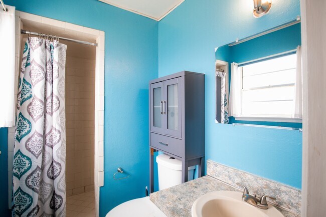 Building Photo - 1633 Stull Dr