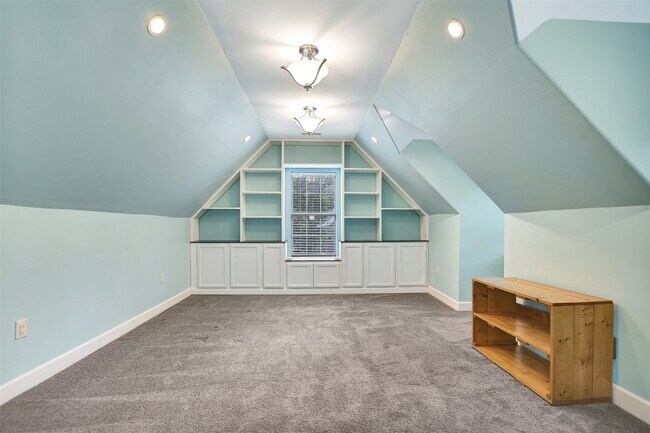 Building Photo - 22806 Lantana Dr