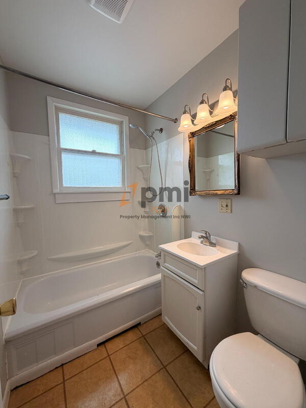 Building Photo - 3003 Oakdale Ave