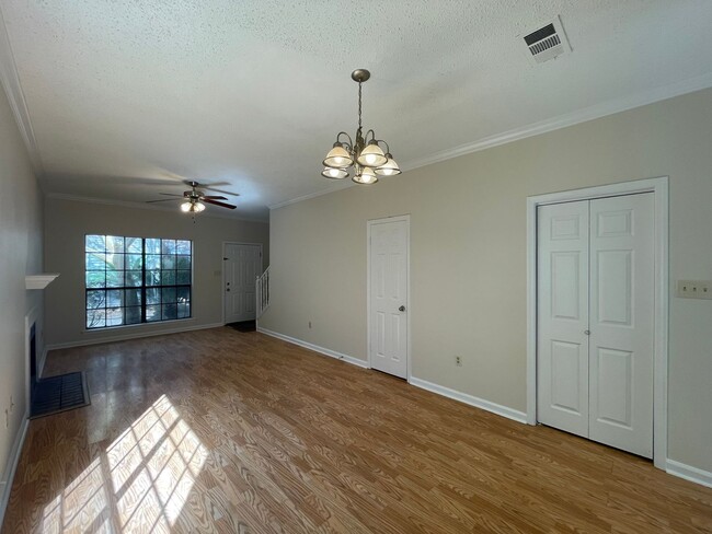 Building Photo - Condo: Cypress Village