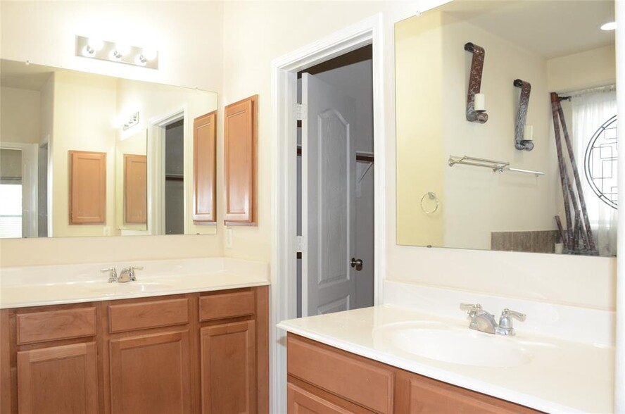 Building Photo - 18218 Fairhope Oak Ct
