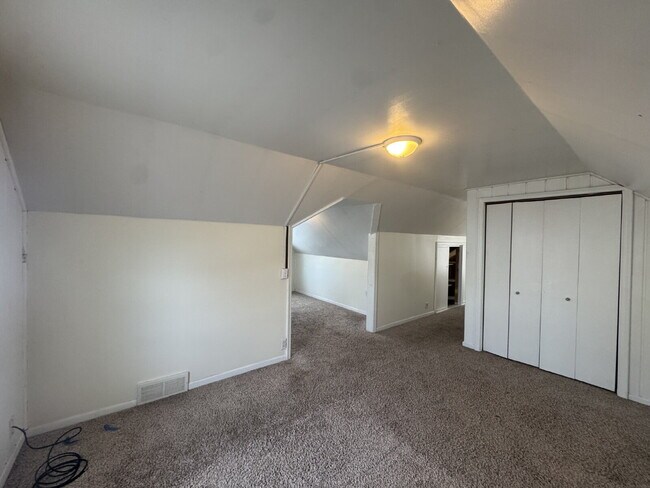 Building Photo - "Charming 3-Bed Haven with Hardwood Floors & Cozy Fireplace in St. Louis Park!"