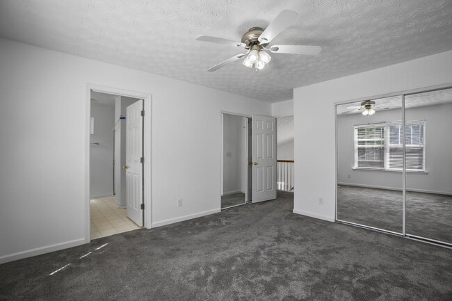 Building Photo - 308 W Oaks Trail