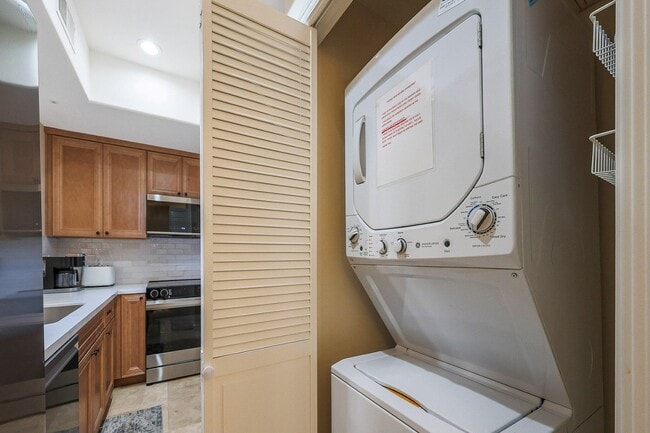 Building Photo - 7639 E Indian Bend Rd