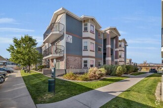 Building Photo - Don't Miss Out: 3BR Top-Floor Unit Availab...