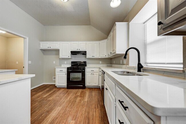 Building Photo - 1805 Lois Lynn Ln