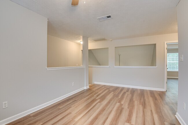 Building Photo - 7640 Pleasantville Way