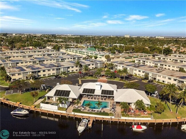 Building Photo - 120 Cypress Club Dr