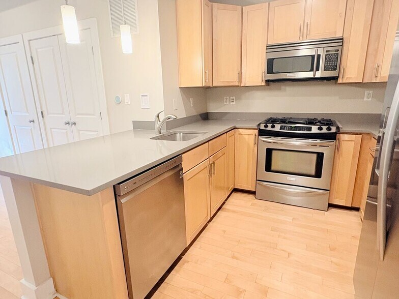 Building Photo - 1123 6th St NW