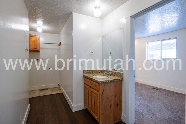 Building Photo - 4809 S 1740 E