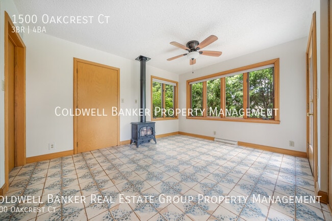 Building Photo - 1500 Oakcrest Ct