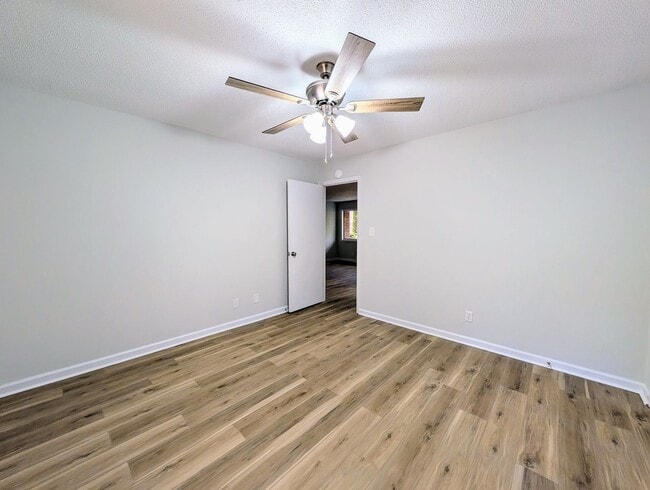 Building Photo - 34 N Circle Dr